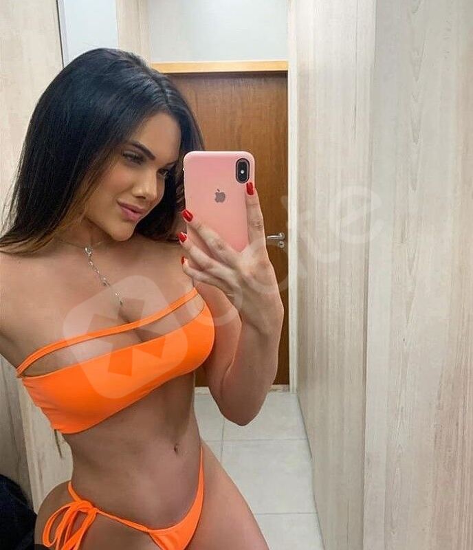 Isabelle2429052