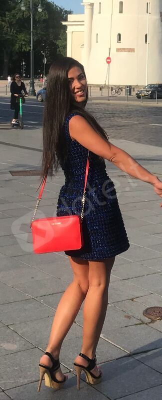 LatinaZarah1901206